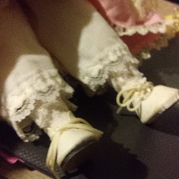 Porcelain doll - Picture 2 of 5